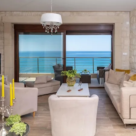 Private Luxury 3bdrm - Walk To