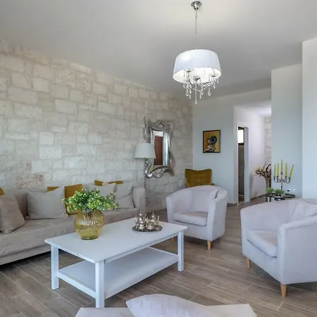 Private Luxury 3bdrm - Walk To