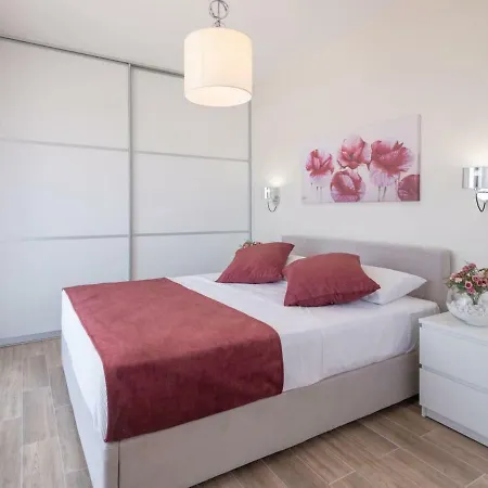 Private Luxury 3bdrm - Walk To * Keratokampos