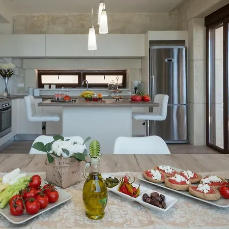 Private Luxury 3bdrm - Walk To