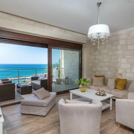 Private Luxury 3bdrm - Walk To Villa *