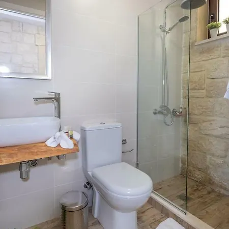 Private Luxury 3bdrm - Walk To